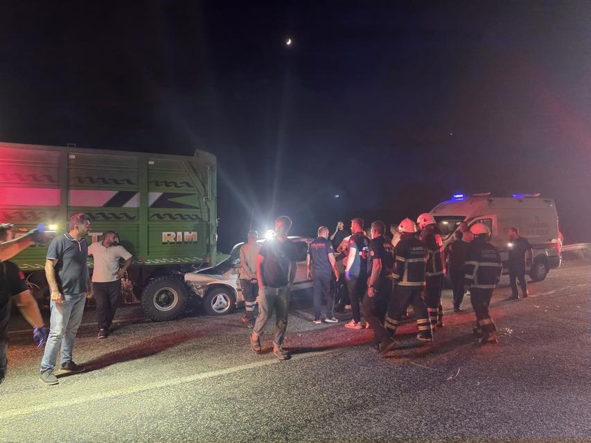 Traktör ile otomobil çarpıştı: 1 ölü, 1 ağır yaralı