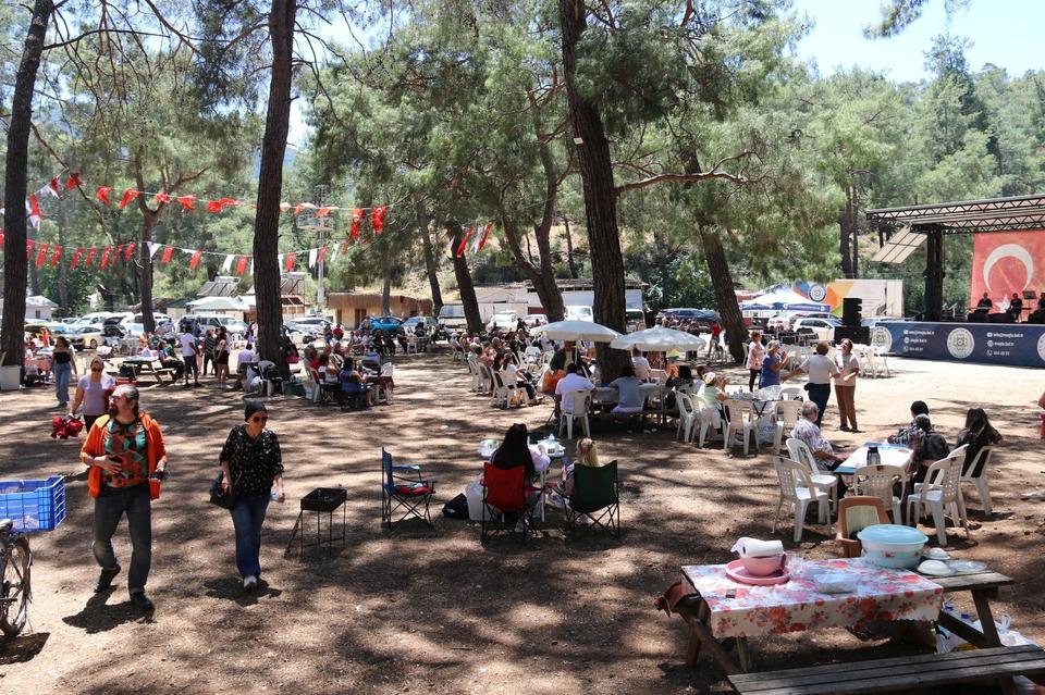 FETHİYE'DE HIDIRELLEZ ŞENLİK HAVASINDA KUTLANDI