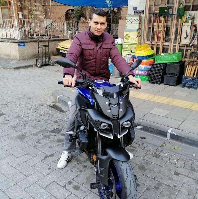 MOTOSİKLET ALEV TOPUNA DÖNDÜ, SÜRÜCÜ YANARAK HAYATINI KAYBETTİ