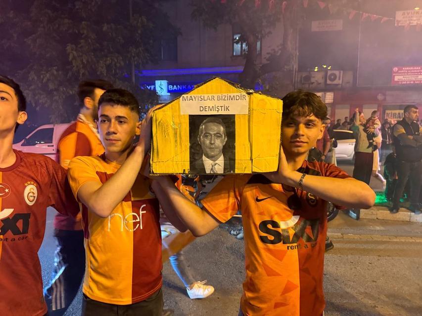 Zonguldak'ta meşaleler geceyi aydınlattı