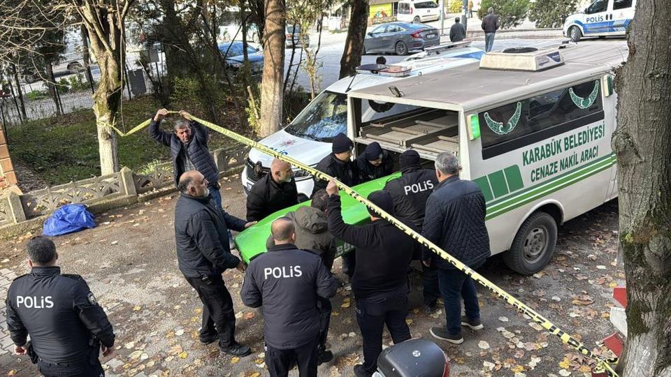 Türkmenistan uyruklu genç yolda ölü bulundu