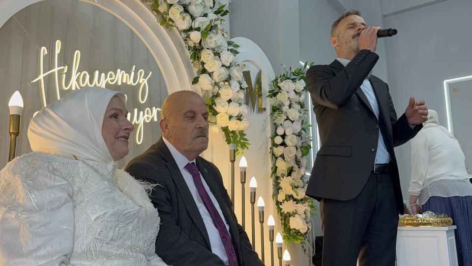 52 YIL SONRA HAYALLERİNE KAVUŞTULAR: KAÇARAK EVLENEN ÇİFT DÜĞÜN YAPTI