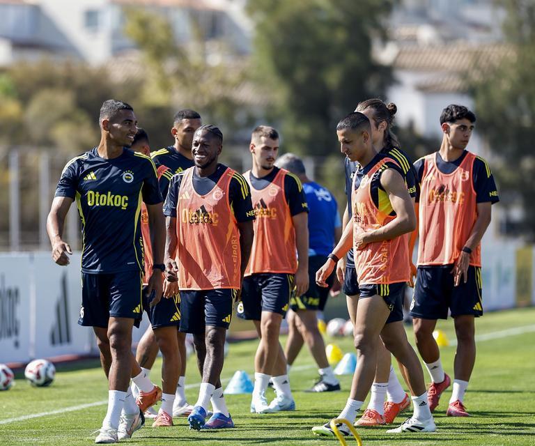Fenerbahçe, hazırlıklarını çift idmanla sürdürdü