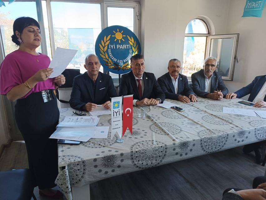 İYİ Parti Karacasu’da Küpelioğlu yeniden başkan seçildi