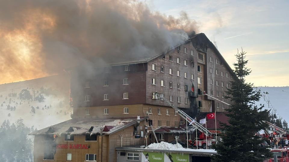 BURSALI DİŞ HEKİMİ ÇİFT VE 2 ÇOCUĞU OTEL YANGININDA HAYATINI KAYBETTİ