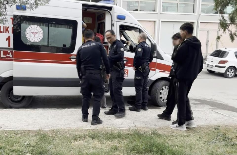 Okul çıkışı parkta bıçaklı kavga: 2 çocuk bıçaklandı