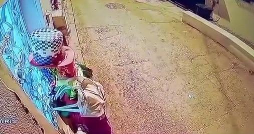 Palyaço dehşeti yaşattı: Çocukları bıçakla kovaladı