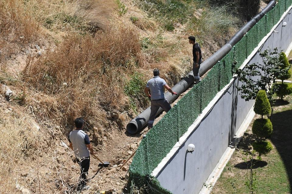 Kuşadası'nda alt ve üst yapı atağı sürüyor