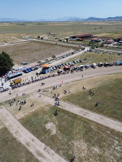 RAHVAN ATLAR BAKLAN OVASI'NDA TOZU DUMANA KATTI