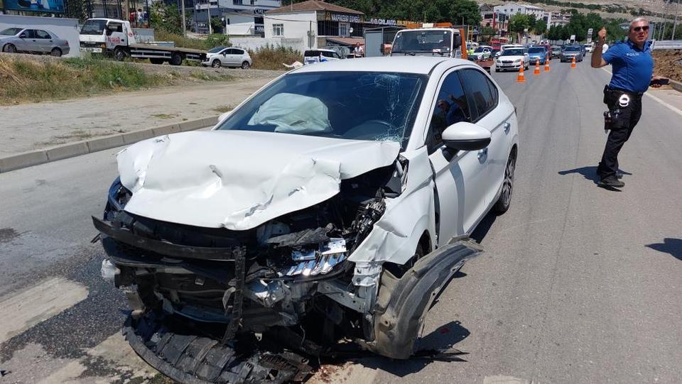 Polis aracı kaza yaptı: 2 polis ve 1 üsteğmen yaralandı