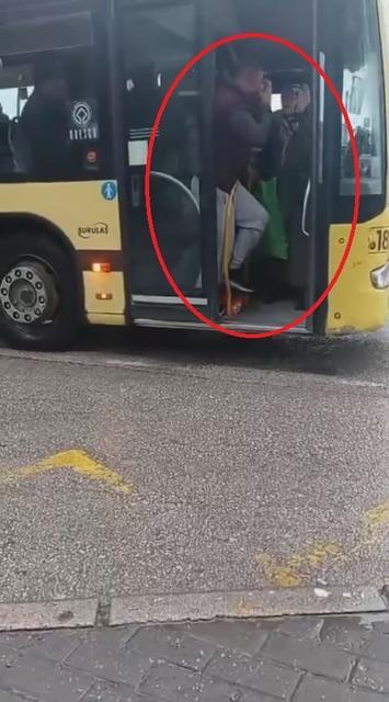 YOLCU DOLU OTOBÜSÜN İÇİ BİR ANDA RİNGE DÖNDÜ