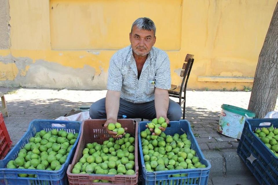 Aydınlı üreticiden gençlere sert sözler! "Sosyal medya bugün var, yarın yok"
