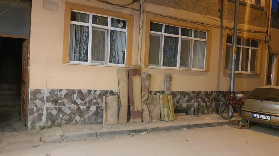 Bugün uçağı vardı, evinde ölü bulundu