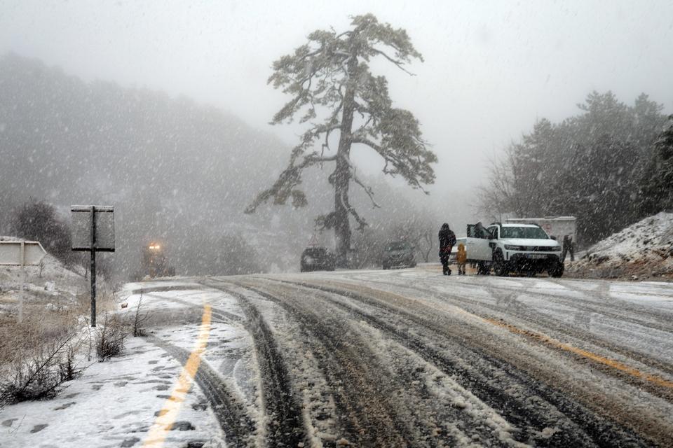MUĞLA'NIN YÜKSEK KESİMLERİNDE KAR YAĞIŞI ETKİLİ OLMAYA BAŞLADI