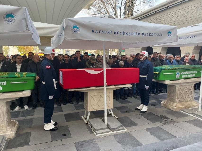 Trafik kazasında hayatını kaybeden genç üsteğmen toprağa verildi