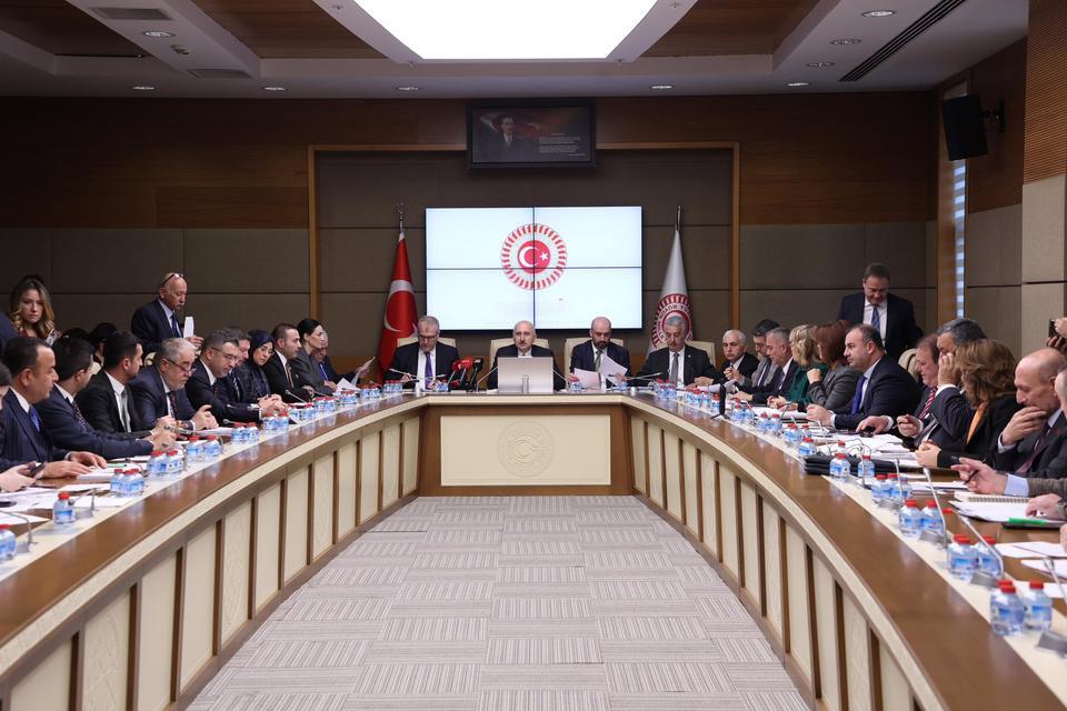 Aydın Milletvekili Sarıbaş komisyon toplantısına katıldı