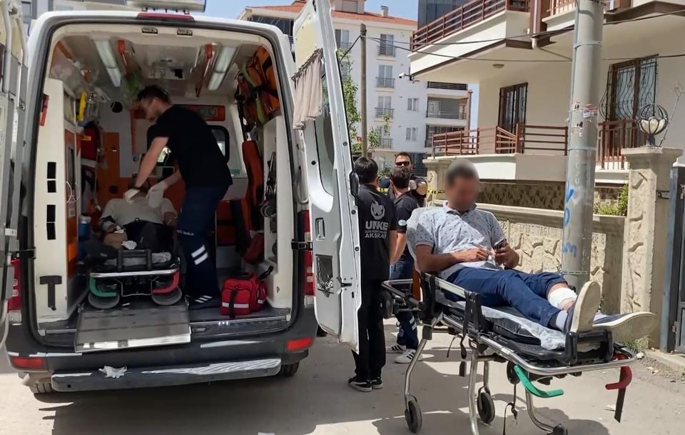 AKSARAY'DA KAZA YERİ SAVAŞ ALANINA DÖNDÜ: 2'Sİ SİLAHLA 8 KİŞİ YARALANDI ÖZEL TİM UZUN NAMLULU SİLAHLARLA KAVGAYA MÜDAHALE ETTİ
