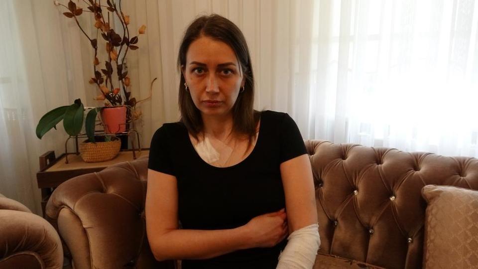Marketten bıçak alıp eşinin önünü kesti, çocuğunun gözü önünde 6 yerinden yaraladı