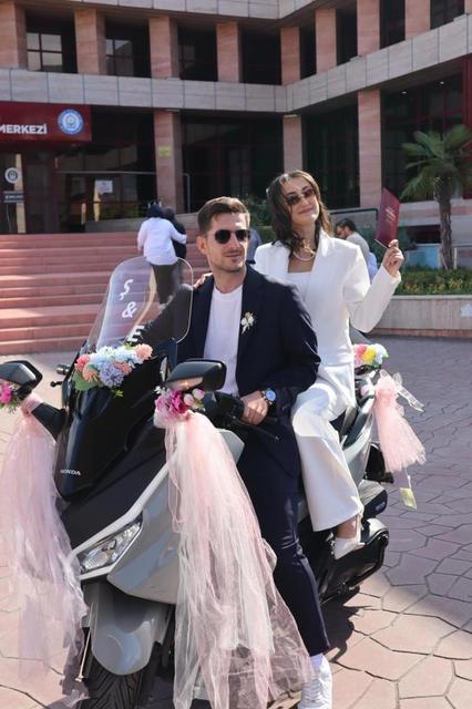 Motosikletli düğün konvoyu dikkat çekti