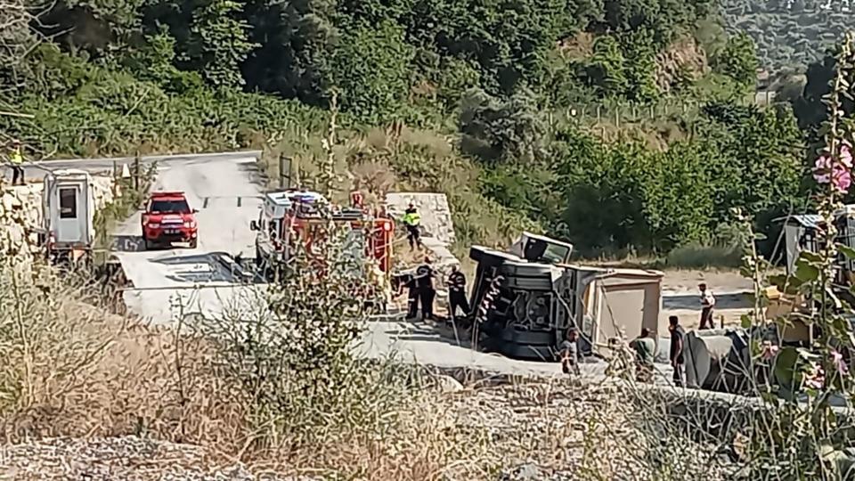 Aydın’da hafriyat kamyonu devrildi: 1 yaralı