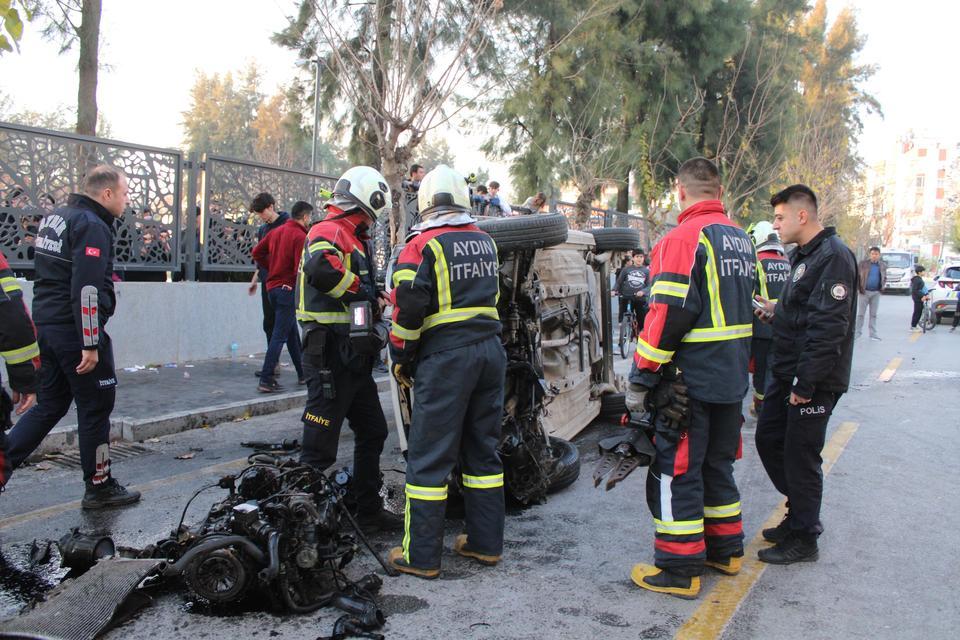 REFÜJE ÇARPIP TAKLA ATTI: 4 YARALI