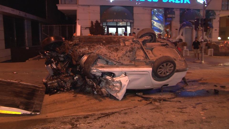 Toplu taşıma aracına otomobil çarptı: 1'i ağır 2 yaralı