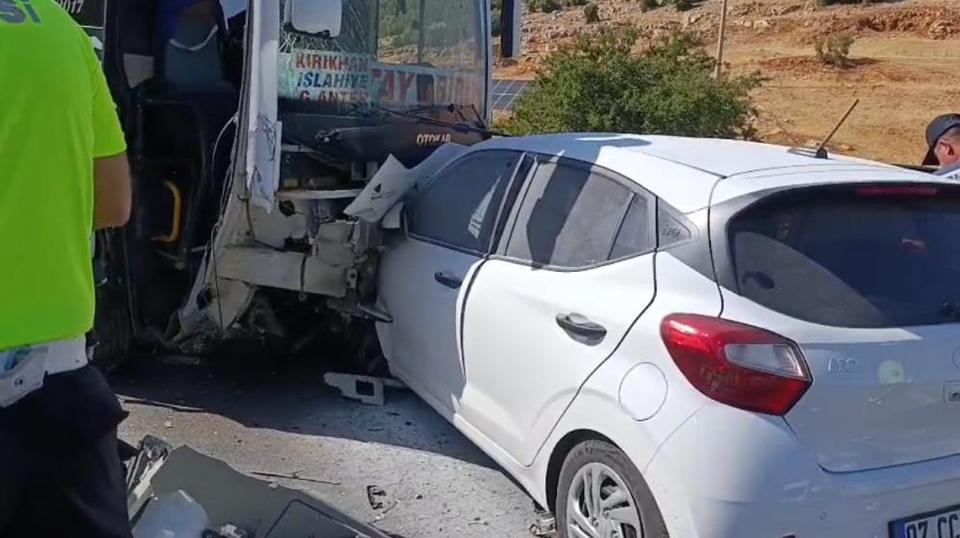 3 aracın karıştığı zincirleme kaza: 1 ölü, 3 yaralı