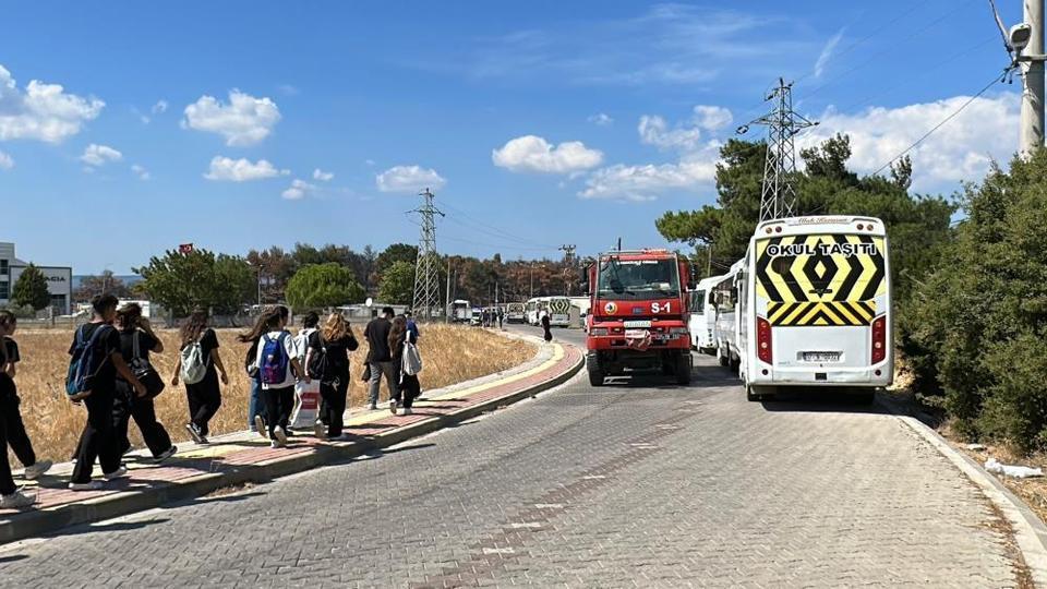 Çanakkale'de orman yangını: 2 okul tahliye edildi
