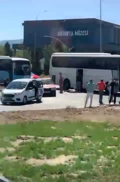 İşçi servisi tankerle çarpıştı: 35 yaralı