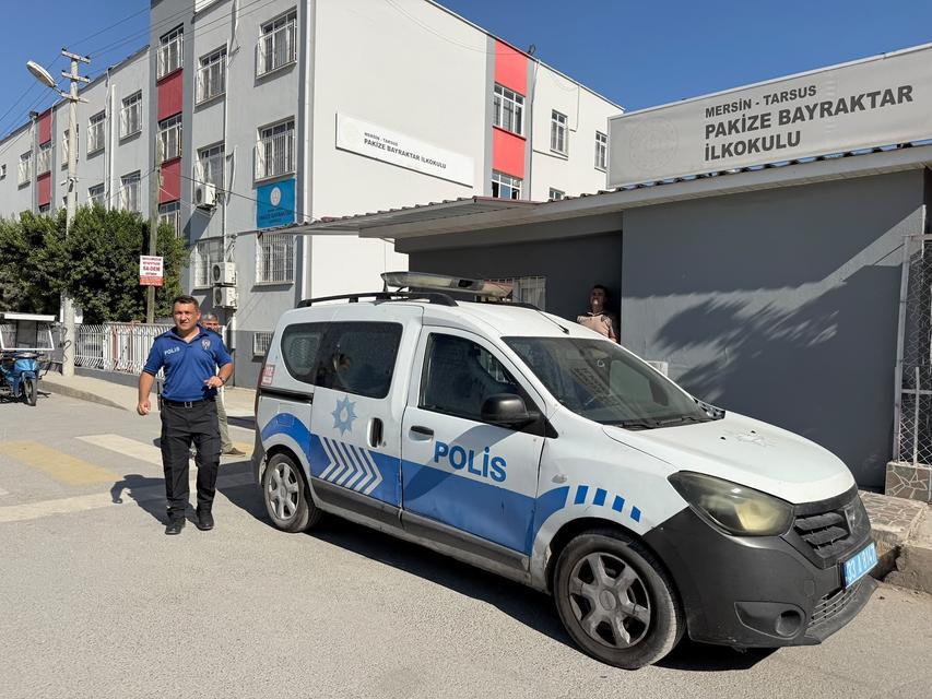 TARSUS'TA 1. SINIF ÖĞRENCİSİNİN ÇANTASINDAN TABANCA ÇIKTI