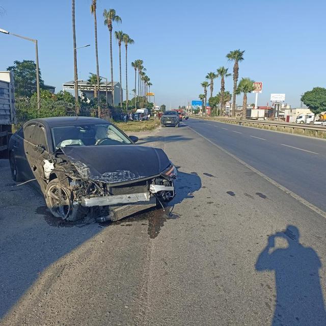 Otomobil araçlara çarptı 1 kişi öldü
