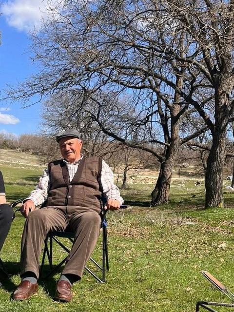 Hayvanlarını otlatırken üstüne yıldırım düşen adam hayatını kaybetti