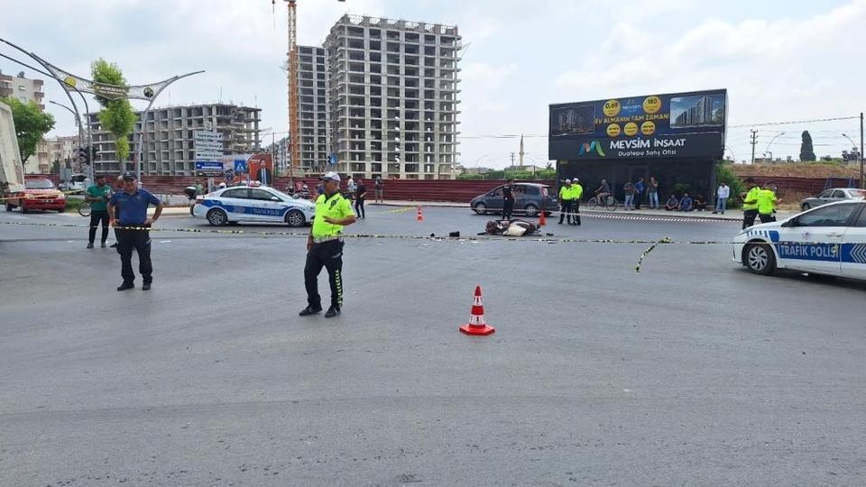 Kamyon ile motosiklet çarpıştı: 1 ölü, 1 yaralı