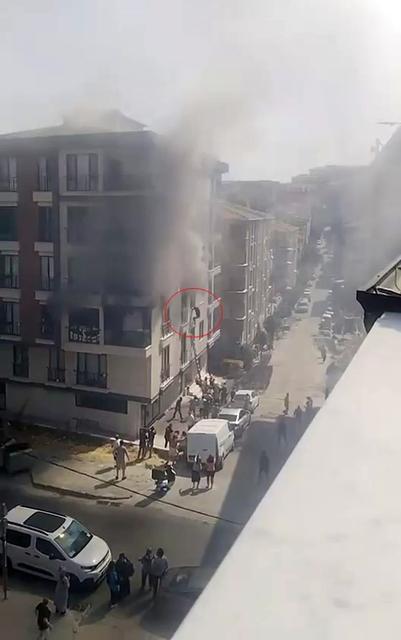 Yangın paniği: 1'i ağır 3 yaralı