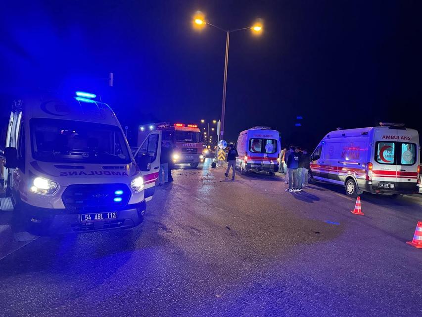 Duble yolda iki otomobil çarpıştı: 1’i ağır 7 yaralı