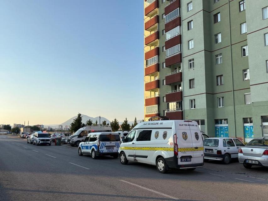 Bir kişi babası tarafından evde ölü bulundu