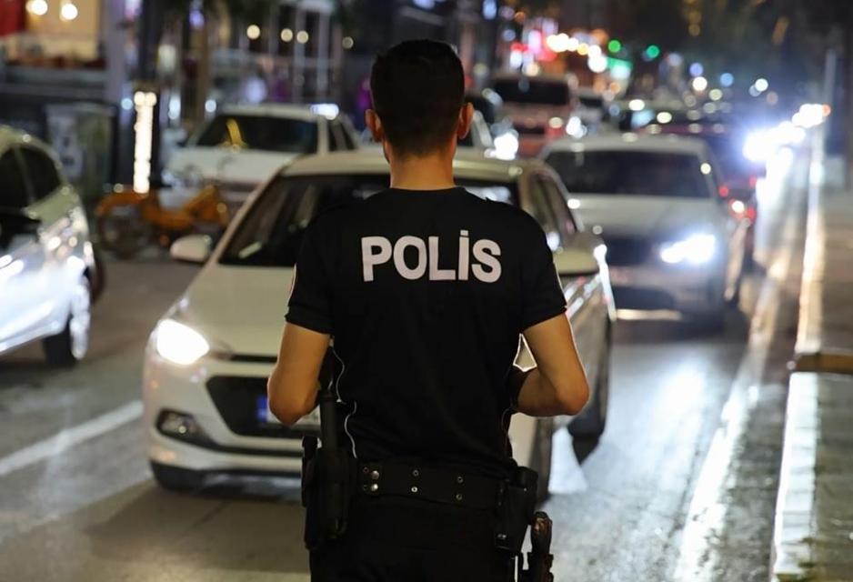 Araçlar ve şahıslar didik didik arandı