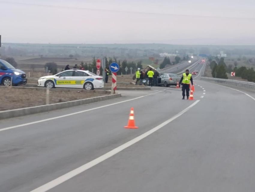 Otomobil ile traktör çarpıştı: Yaralılar var