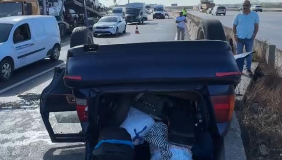 Oto çekiciyle çarpışan otomobil devrildi: 3 yaralı