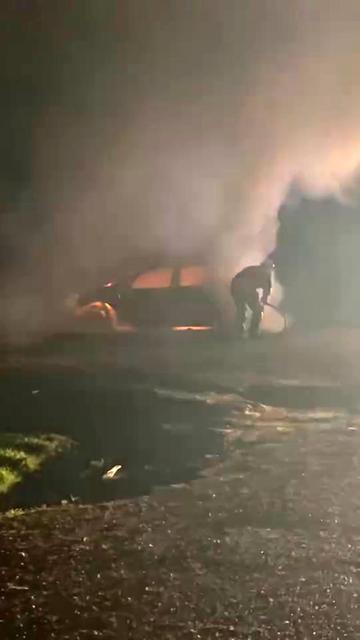 Otomobil alev topuna döndü