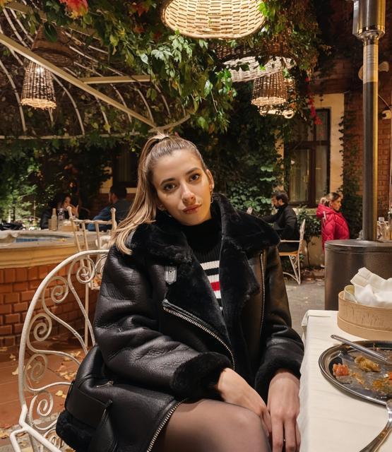 Genç kadın sevenlerini yasa boğdu