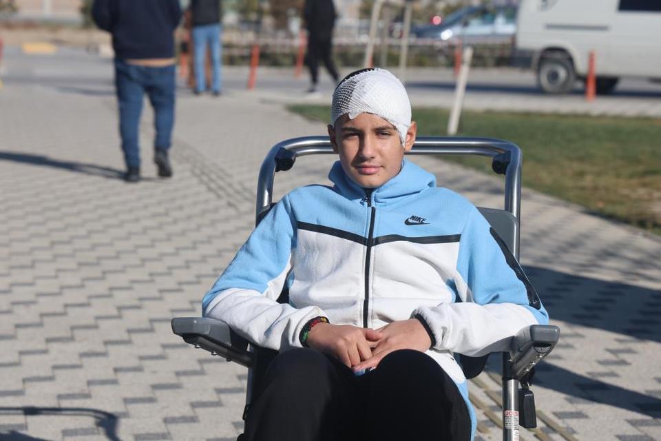 13 yaşındaki çocuğun kafatası akran şiddeti sonrası titanyumla yeniden oluşturuldu