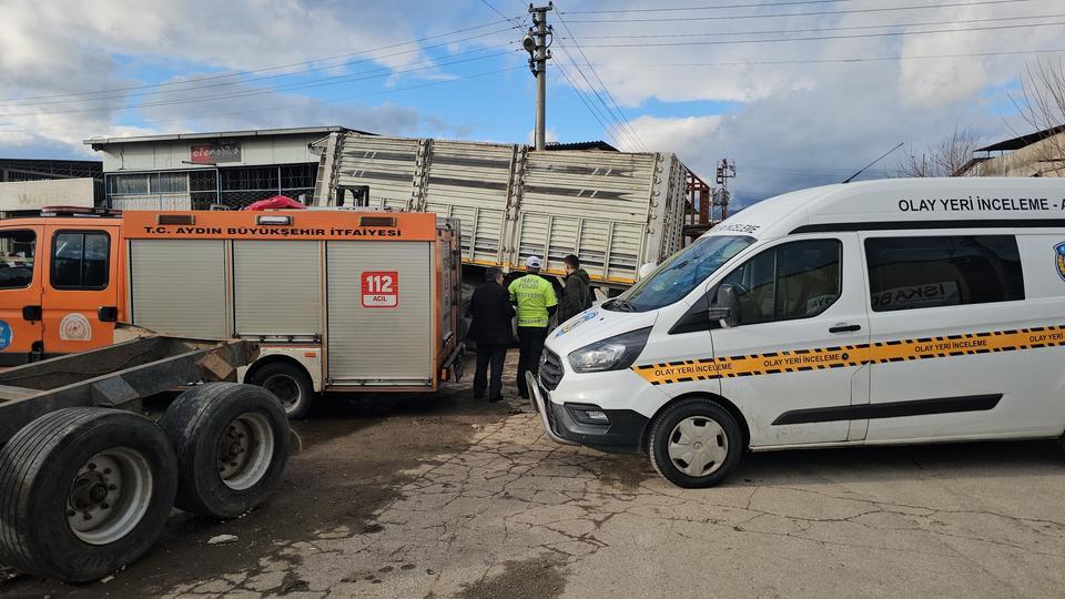 TAMİR ETTİKLERİ KAMYONUN KASASI ÜZERLERİNE DÜŞTÜ: 2 ÖLÜ, 1 YARALI OĞLUNU KURTARAN ADAMA HAYATINI KAYBETTİ