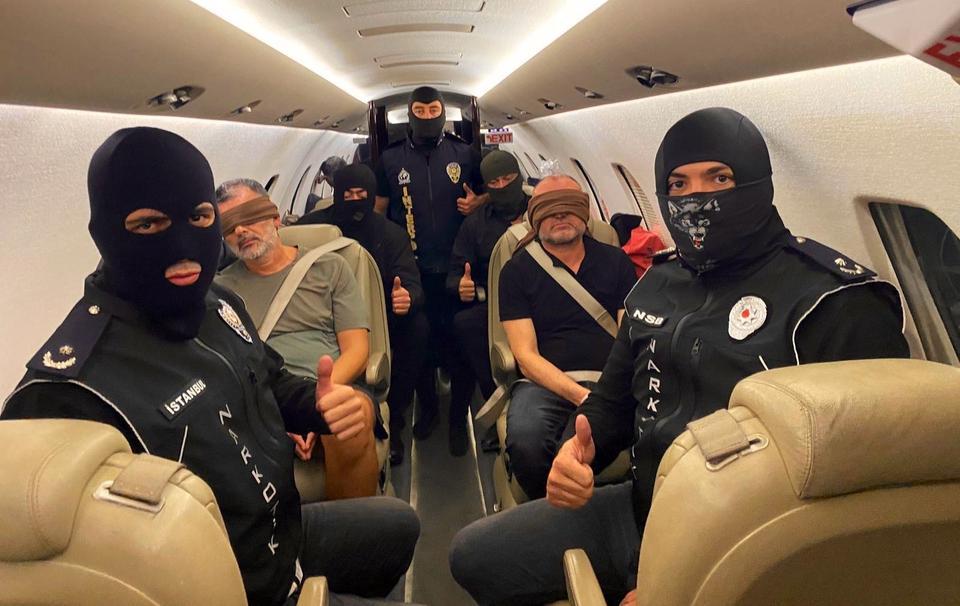 Kırmızı Bültenle aranan uyuşturucu baronu yakalandı