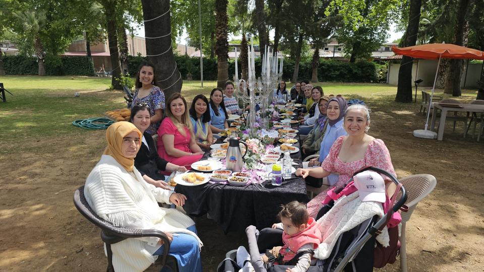 ANASINIFI ÖĞRENCİLERİNDEN ANNELERİNE ANLAMLI SÜRPRİZ