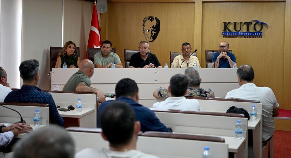 Kuşadası'nda seyahat acentaları ve esnaf temsilcileri bir araya geldi