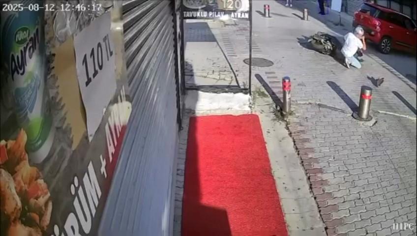 Yürüyüş yolunda motosiklet ile otomobil çarpıştı: 1 yaralı
