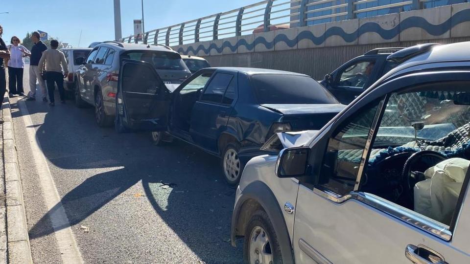 Zincirleme trafik kazası: 2 yaralı