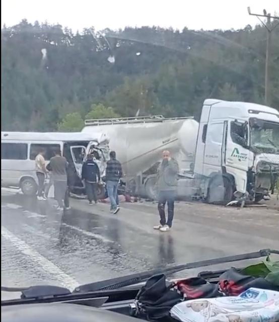 ISPARTA-ANTALYA KARAYOLUNDA FECİ KAZA: 7 ÖLÜ