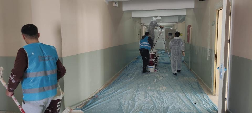 HÜKÜMLÜLERİN YAPTIKLARI BAKIM ONARIM ÇALIŞMALARIYLA 35 SINIF 10 KORİDOR YENİLENDİ